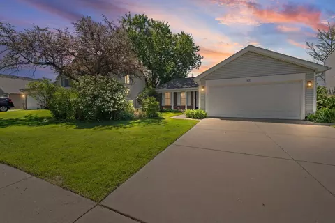 621 Cutter Ln, Elk Grove Village, IL 60007