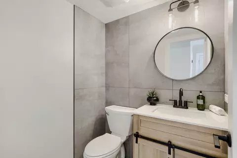 Bath - 445 E Fullerton Ave, Addison, IL 60101 photo 1 of 3