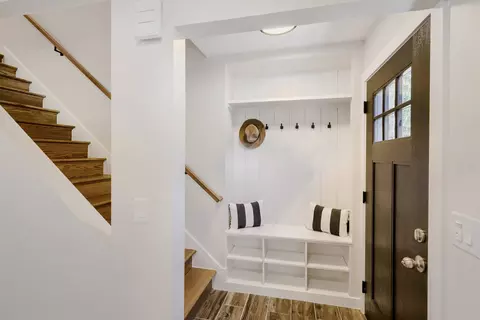 Entry Way - 445 E Fullerton Ave, Addison, IL 60101 photo 1 of 2