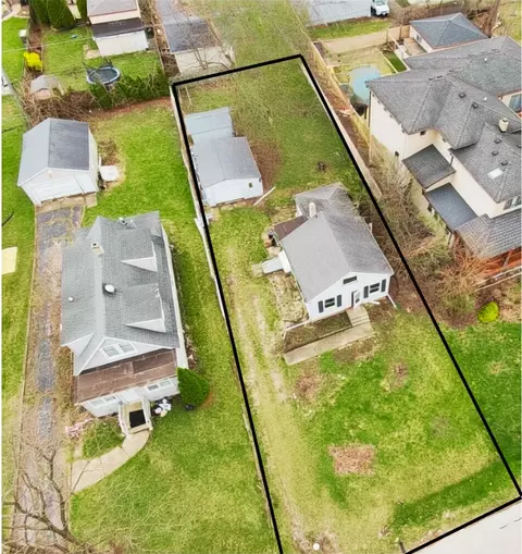 4106 N Adams St, Westmont, IL 60559