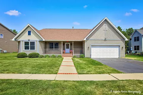 230 Redwing Dr, Woodstock, IL 60098