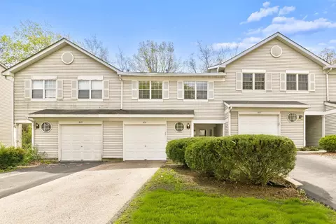615 Buckskin Ln, Carpentersville, IL 60110