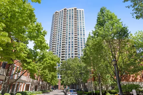 501 N Clinton St #607, Chicago, IL 60654