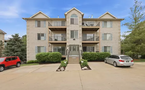 3040 Holiday Ct #5, Bettendorf, IA 52722