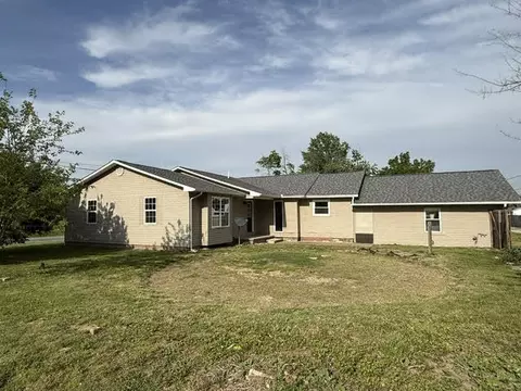 1102 Bailey Ln, Benton, IL 62812