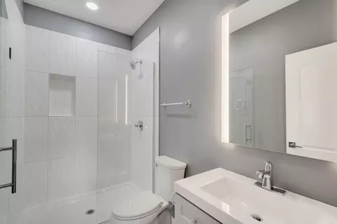 Bath - 6418 S Champlain Ave, Chicago, IL 60637 photo 2 of 2