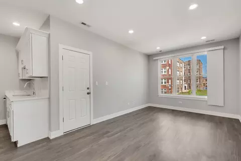 Living - 6418 S Champlain Ave, Chicago, IL 60637 photo 1 of 2