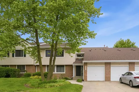 981 Pine Tree Cir S #981, Buffalo Grove, IL 60089