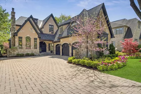 561 Walker Rd, Hinsdale, IL 60521