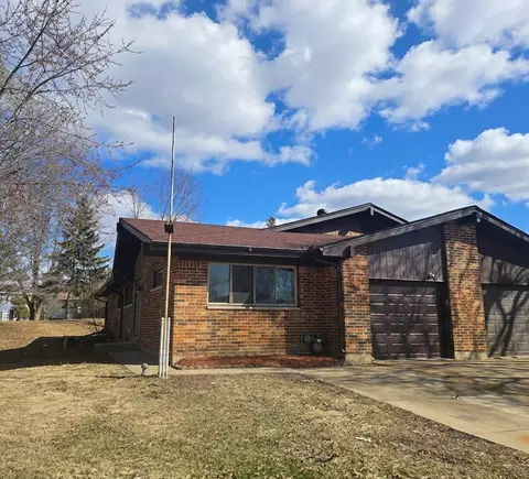 136 Virginia Ct, Streamwood, IL 60107