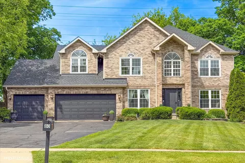80 Chestnut Ct, Elgin, IL 60120