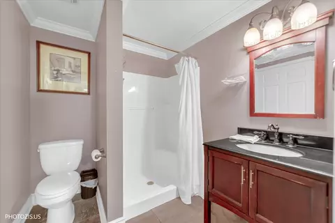 Bath - 80 Chestnut Ct, Elgin, IL 60120 photo 3 of 3