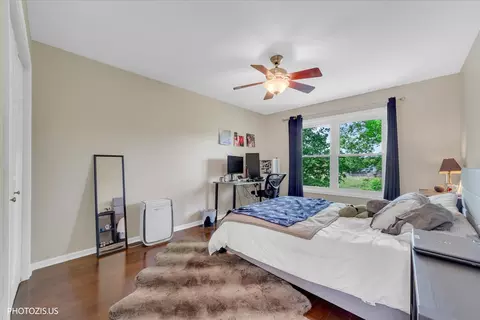 Bedroom - 80 Chestnut Ct, Elgin, IL 60120 photo 3 of 5
