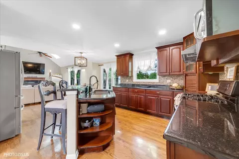 Kitchen - 80 Chestnut Ct, Elgin, IL 60120 photo 2 of 3