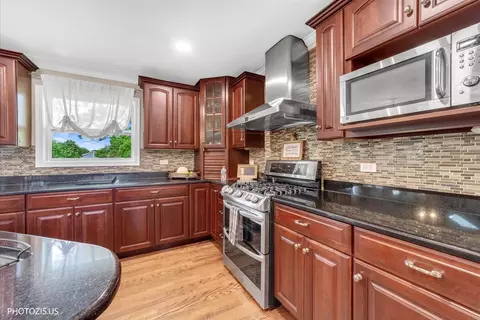 Kitchen - 80 Chestnut Ct, Elgin, IL 60120 photo 1 of 3