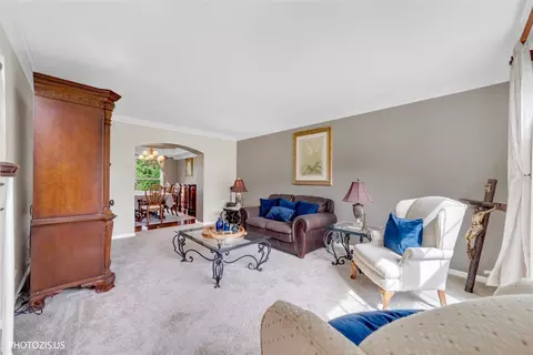 Living - 80 Chestnut Ct, Elgin, IL 60120 photo 2 of 3