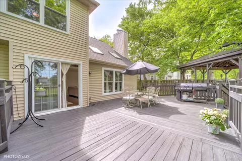 Exterior - 80 Chestnut Ct, Elgin, IL 60120 photo 2 of 7