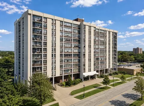 33 N Main St #10J, Lombard, IL 60148