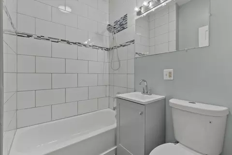 Bath - 820 E 89th Pl, Chicago, IL 60619 photo 1 of 1