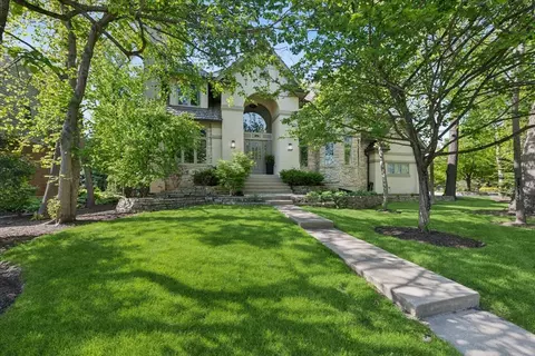 203 Crooked Tree Ct, Naperville, IL 60565