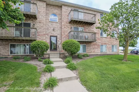 575 N Strack St #103, Cortland, IL 60112