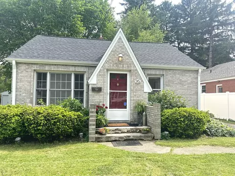95 Roosevelt St, Saint Charles, IL 60174