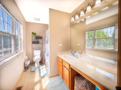 Bath - 628 Osbron St, Plano, IL 60545 photo 2 of 4