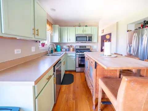 Kitchen - 628 Osbron St, Plano, IL 60545 photo 2 of 2
