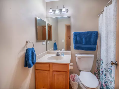 Bath - 628 Osbron St, Plano, IL 60545 photo 4 of 4