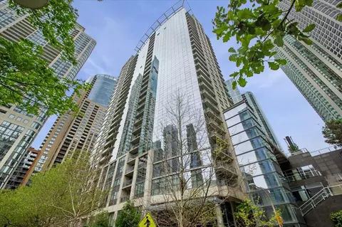 201 N Westshore Dr #2006, Chicago, IL 60601