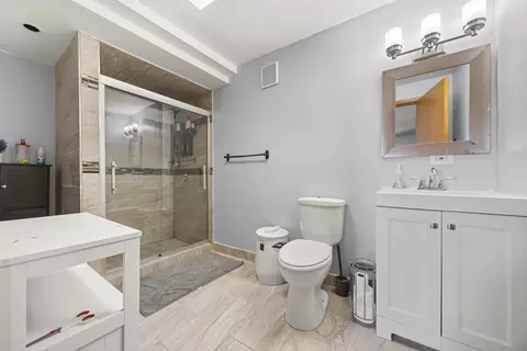 Bath - 3638 Blackstone Ave, Markham, IL 60428 photo 1 of 2