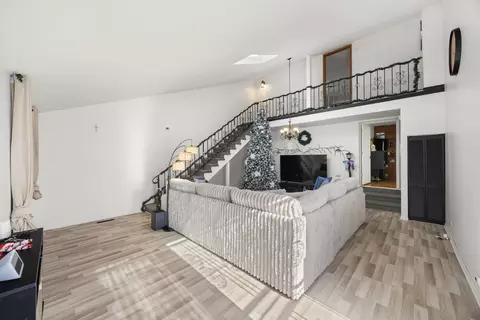 Living - 3638 Blackstone Ave, Markham, IL 60428 photo 1 of 2