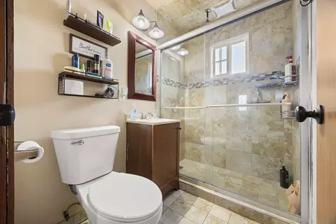 Bath - 3638 Blackstone Ave, Markham, IL 60428 photo 2 of 2