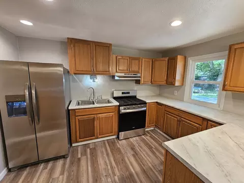 Kitchen - 415 S 21 St, Mount Vernon, IL 62864 photo 4 of 4