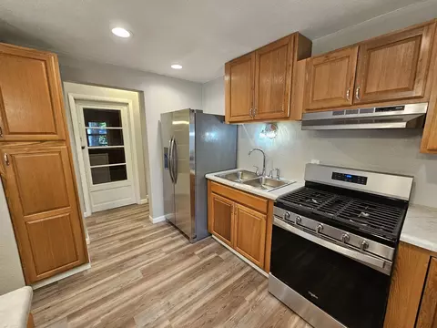 Kitchen - 415 S 21 St, Mount Vernon, IL 62864 photo 3 of 4