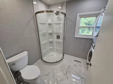 Bath - 415 S 21 St, Mount Vernon, IL 62864 photo 2 of 2