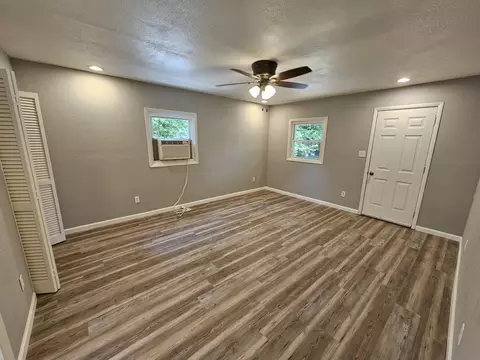 Living - 415 S 21 St, Mount Vernon, IL 62864 photo 5 of 5