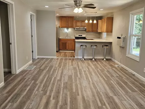 Living - 415 S 21 St, Mount Vernon, IL 62864 photo 3 of 5