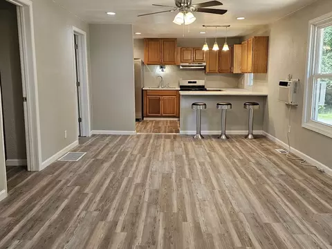 Living - 415 S 21 St, Mount Vernon, IL 62864 photo 1 of 5