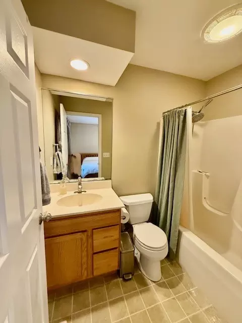Bath - 2302 Branch Rd, Champaign, IL 61821 photo 2 of 2