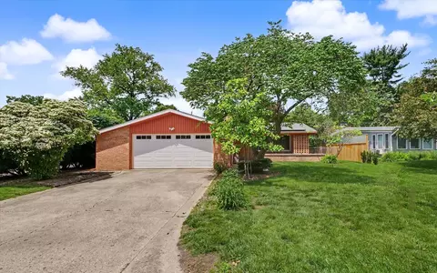 306 Sunnycrest Ct W, Urbana, IL 61801