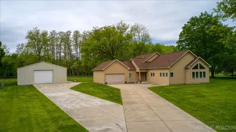 6740 Sundown Ln, Yorkville, IL 60560