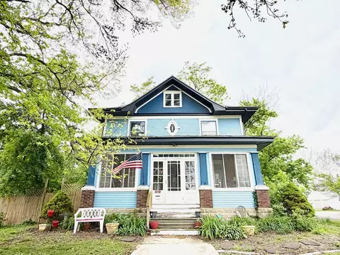 419 N Plum St, Farmer City, IL 61842