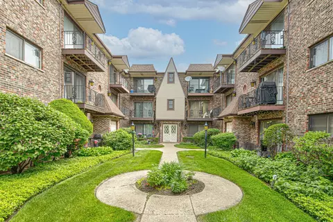 6451 N Northwest Hwy #C-2S, Chicago, IL 60631