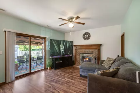 Living - 1069 Waterford Rd, Bartlett, IL 60103 photo 2 of 2