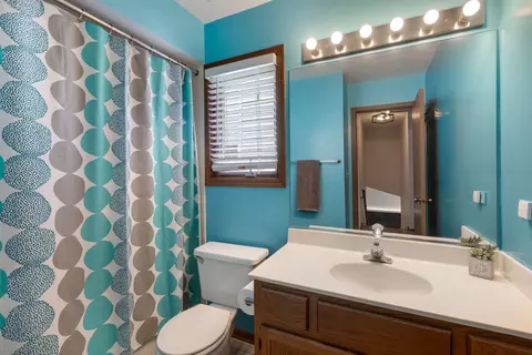 Bath - 1069 Waterford Rd, Bartlett, IL 60103 photo 3 of 3