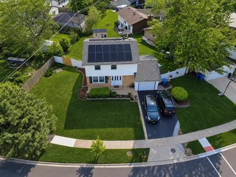 1738 Newport St, Glendale Heights, IL 60139