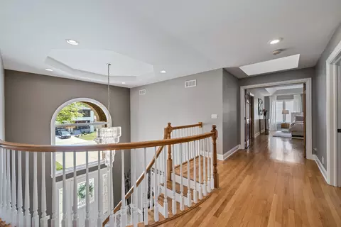 Entry Way - 986 E Red Oak St, Addison, IL 60101 photo 3 of 4