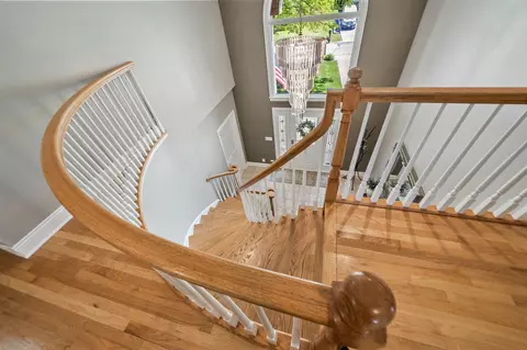 Entry Way - 986 E Red Oak St, Addison, IL 60101 photo 2 of 4