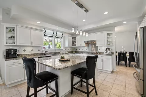 Kitchen - 986 E Red Oak St, Addison, IL 60101 photo 2 of 4